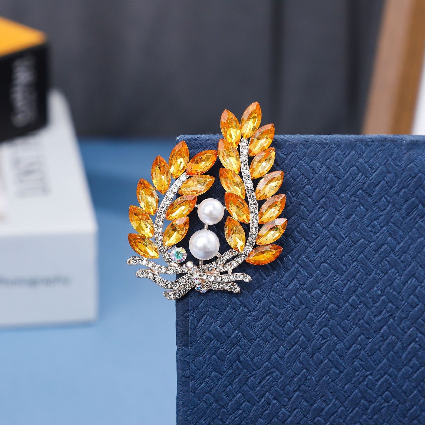 Pin Brooches Made Of Alloy Available In Elegant Golden Color
