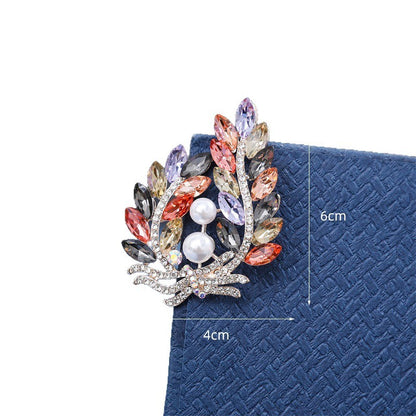Pin Brooches Made Of Alloy Available In Elegant Golden Color