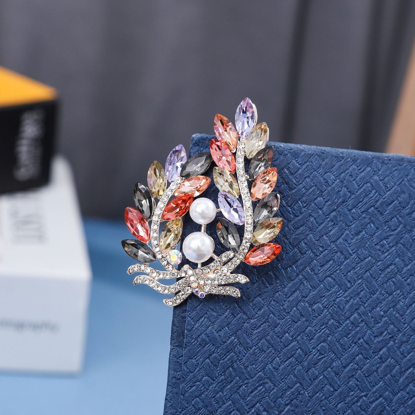 Pin Brooches Made Of Alloy Available In Elegant Golden Color