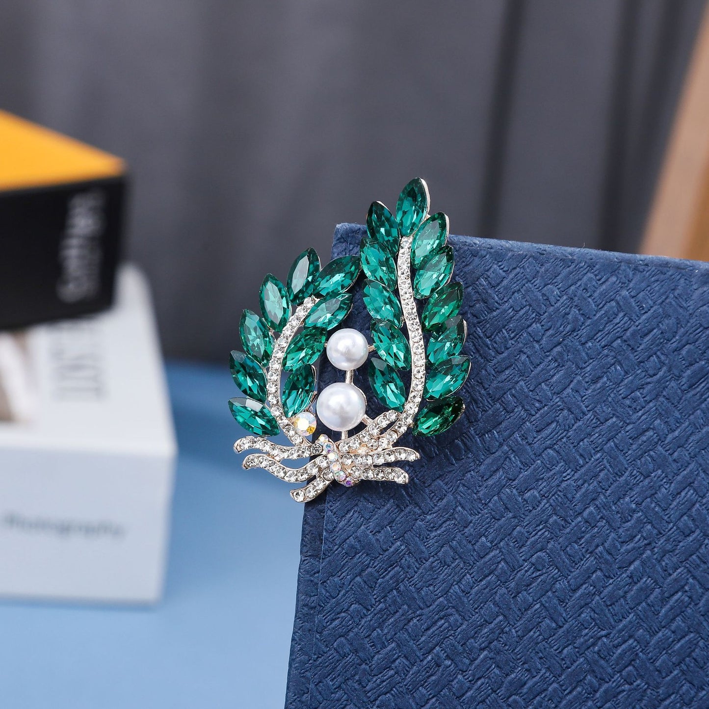Pin Brooches Made Of Alloy Available In Elegant Golden Color