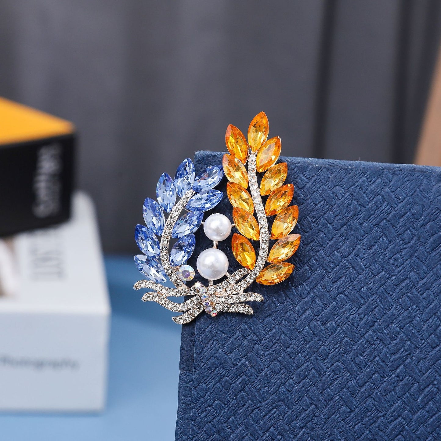 Pin Brooches Made Of Alloy Available In Elegant Golden Color