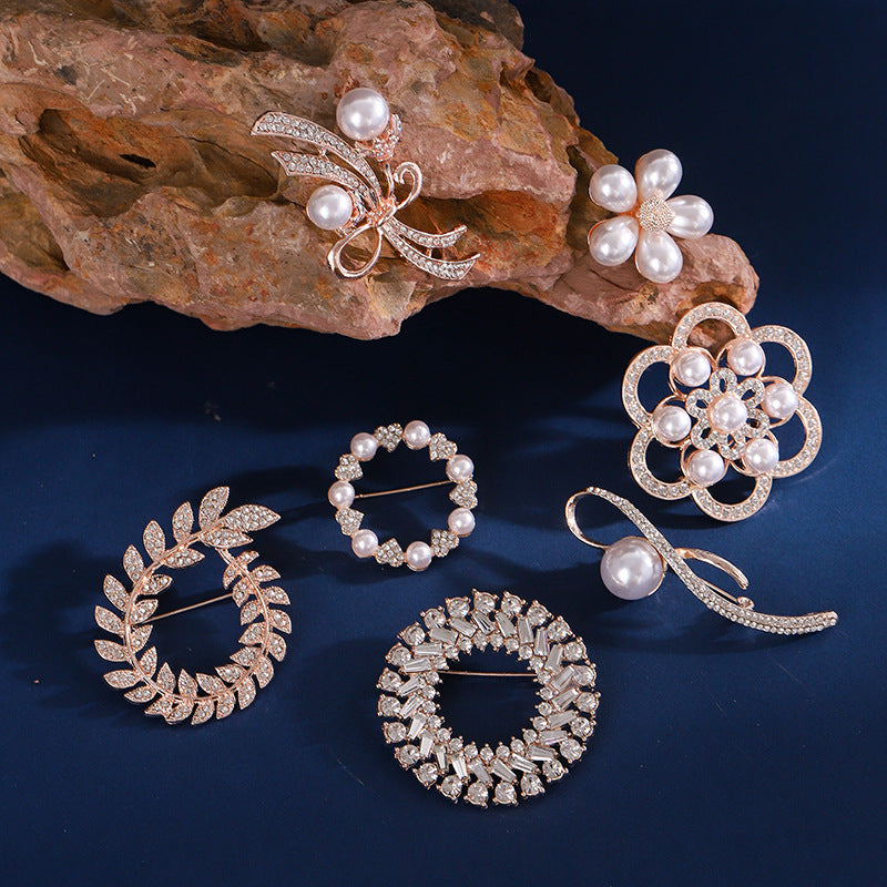 Elegant Flower Pearl Pin Brooch, Perfect Christmas Accessory With Delicate Floral Design