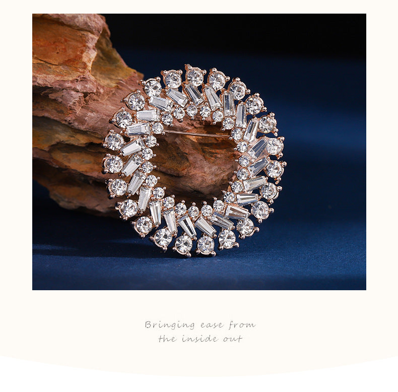 Elegant Flower Pearl Pin Brooch, Perfect Christmas Accessory With Delicate Floral Design
