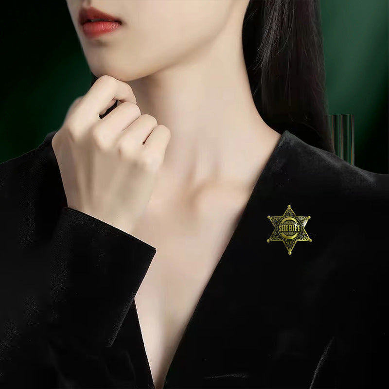 Star Pattern Metal Brooch Pin In Elegant Golden Finish For Stylish Accessories