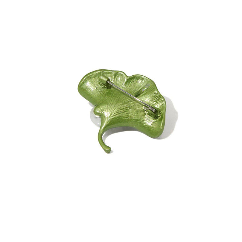 Pin Brooch Featuring A Green Plant Leaf Design, Elegant Jewelry Accessory