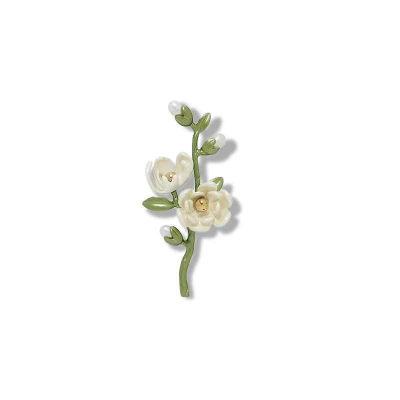 Pin Brooch Featuring A Green Plant Leaf Design, Elegant Jewelry Accessory