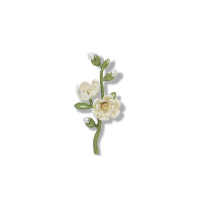 Pin Brooch Featuring A Green Plant Leaf Design, Elegant Jewelry Accessory