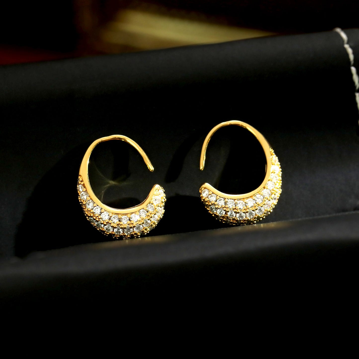 Retro Round Stud Earrings For Women Featuring Classic Ear Hook Design