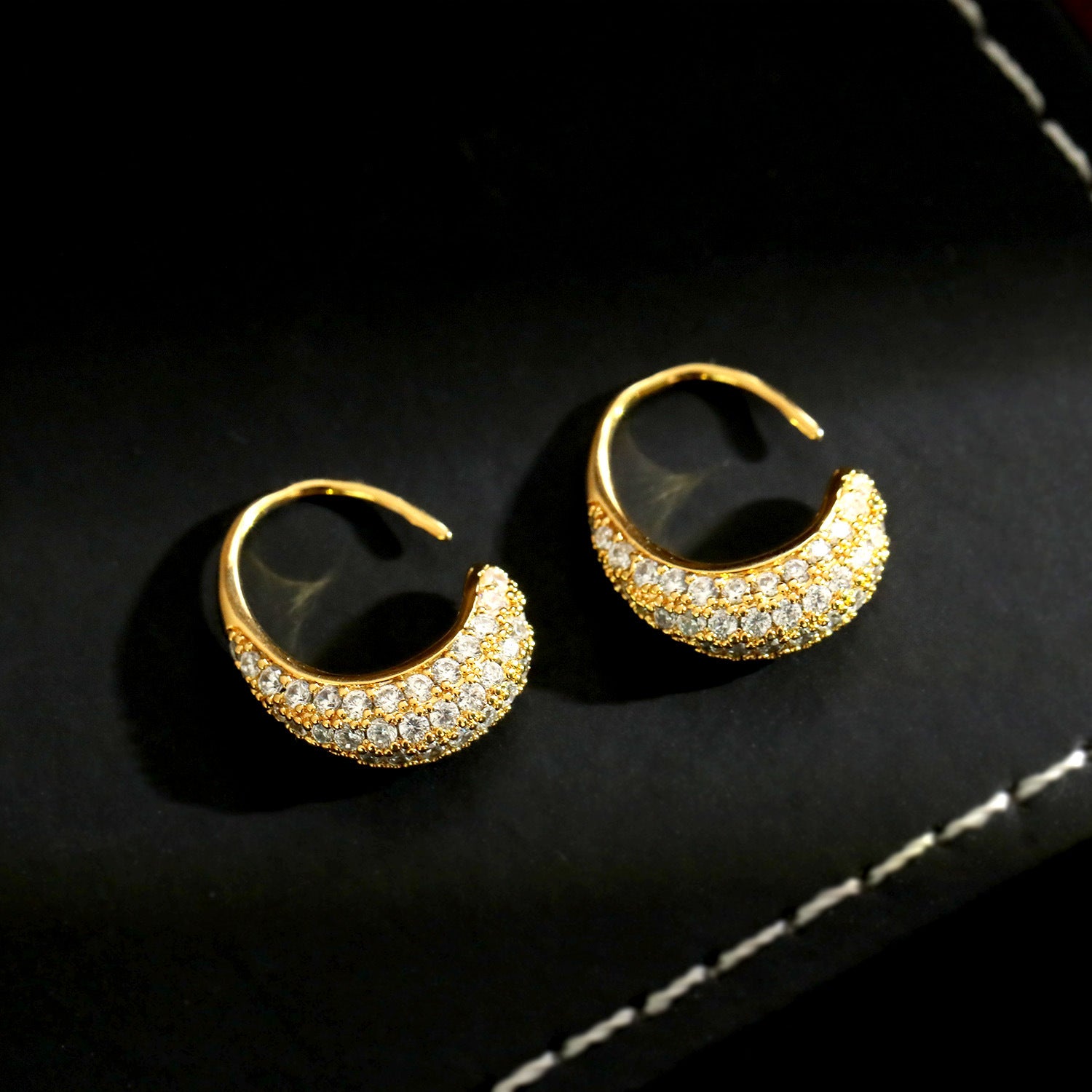 Retro Round Stud Earrings For Women Featuring Classic Ear Hook Design