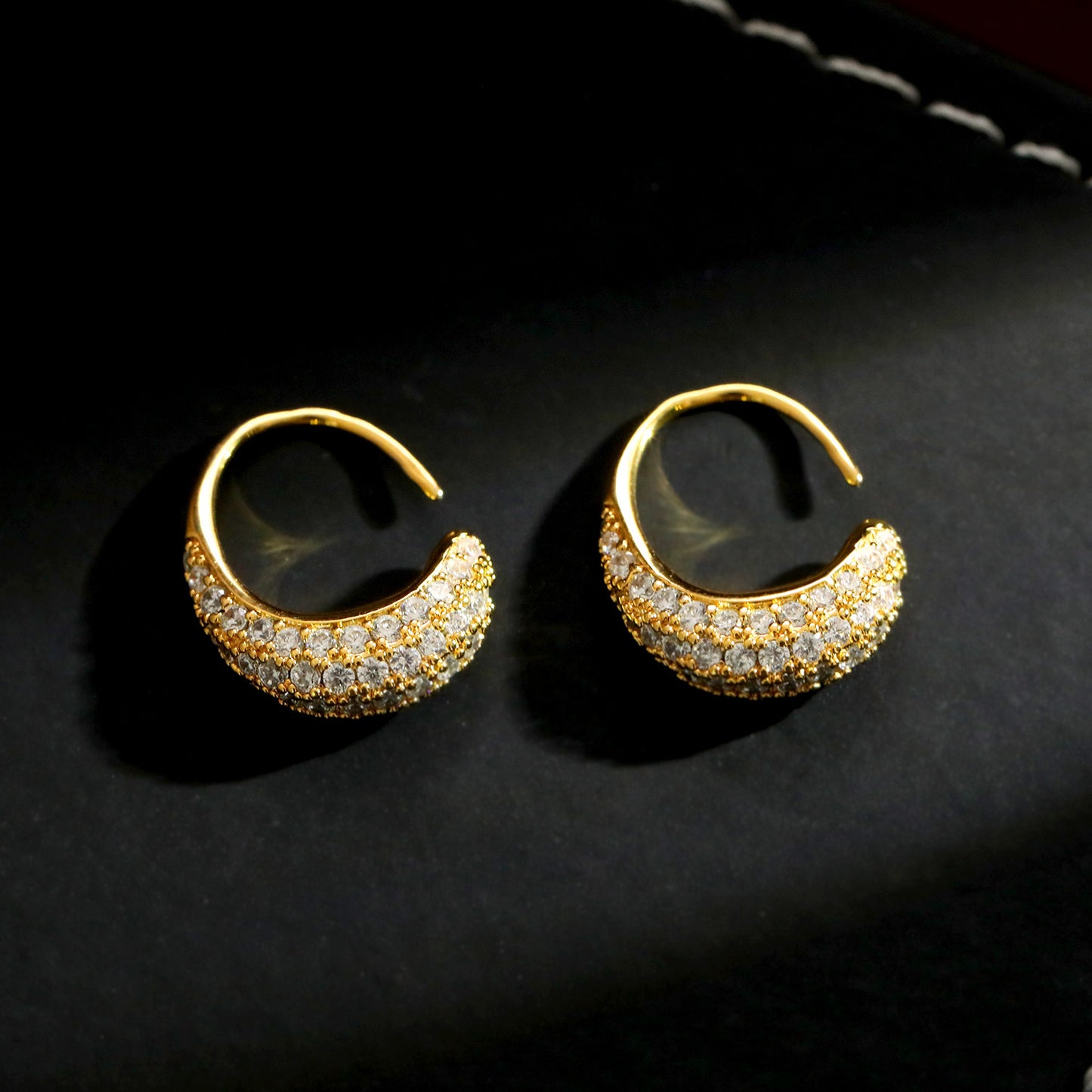 Retro Round Stud Earrings For Women Featuring Classic Ear Hook Design