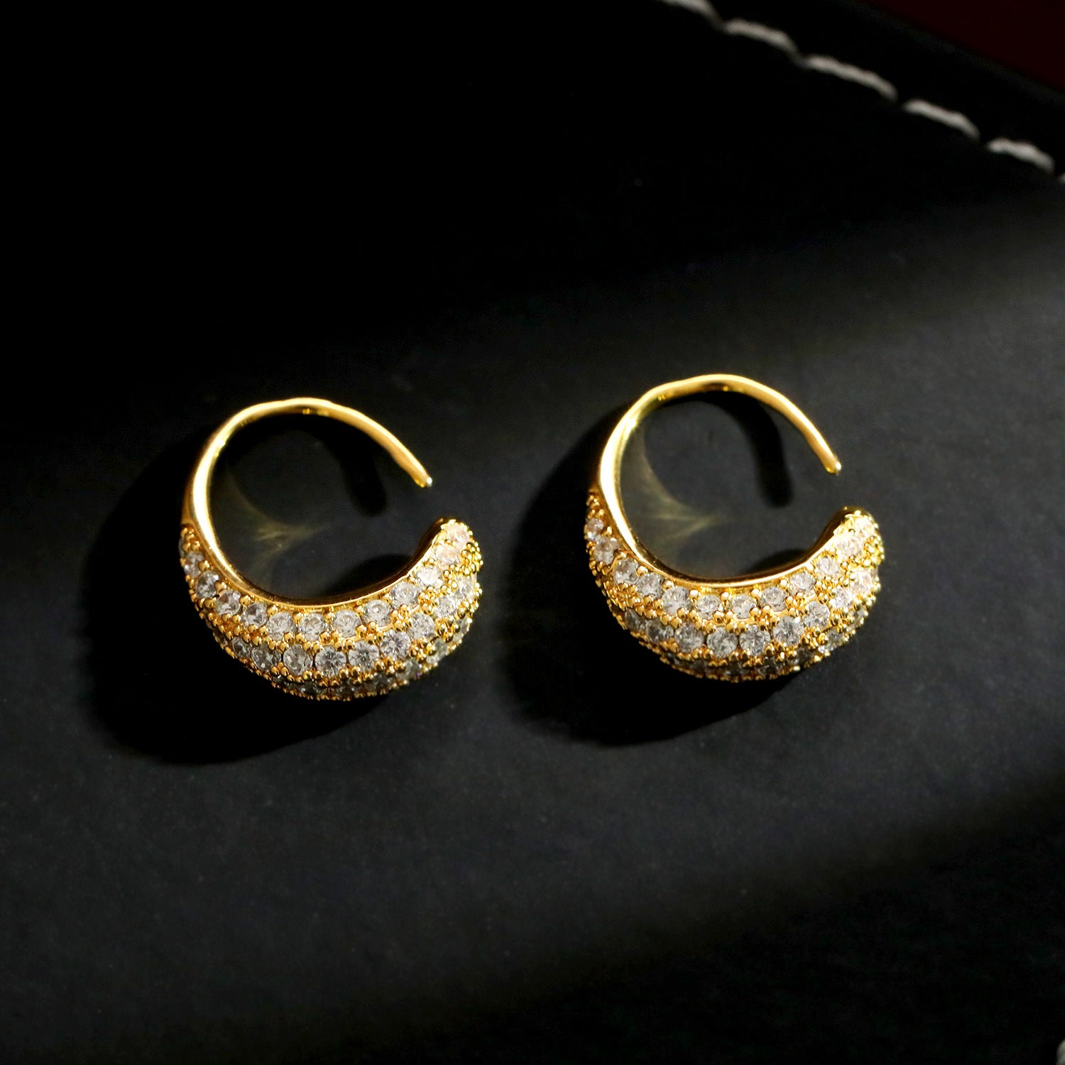 Retro Round Stud Earrings For Women Featuring Classic Ear Hook Design