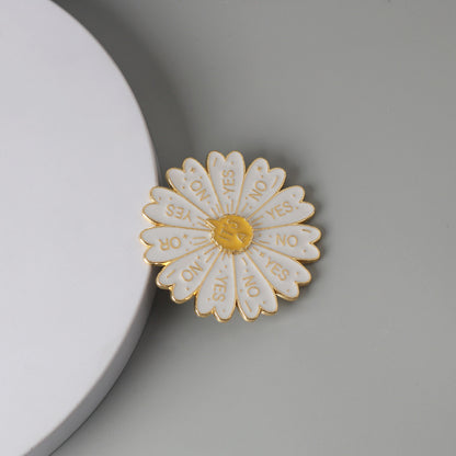 Daisy Pattern Keychain Featuring Elegant Floral Design For Stylish Accessory