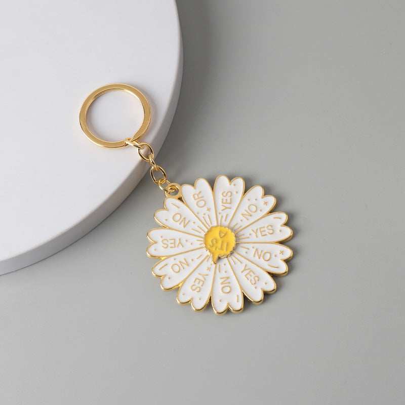 Daisy Pattern Keychain Featuring Elegant Floral Design For Stylish Accessory