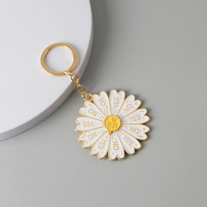 Daisy Pattern Keychain Featuring Elegant Floral Design For Stylish Accessory