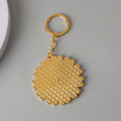 Daisy Pattern Keychain Featuring Elegant Floral Design For Stylish Accessory