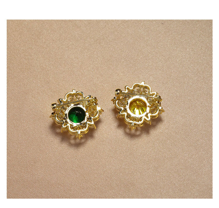 Flower Pin Brooch Featuring Zircon Inlay In Elegant Green Color