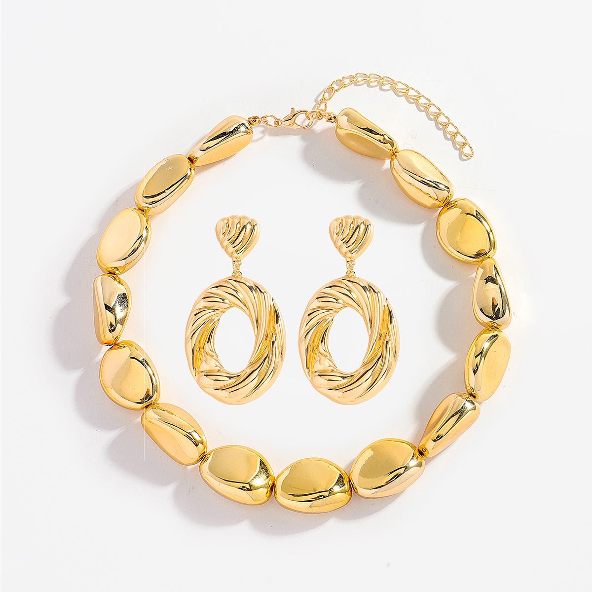 Fish Pattern Alloy Necklace In Gold Featuring Braid Craftsmanship For Elegant Style
