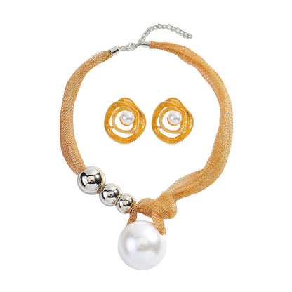 Fish Pattern Alloy Necklace In Gold Featuring Braid Craftsmanship For Elegant Style