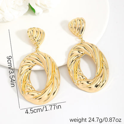 Fish Pattern Alloy Necklace In Gold Featuring Braid Craftsmanship For Elegant Style