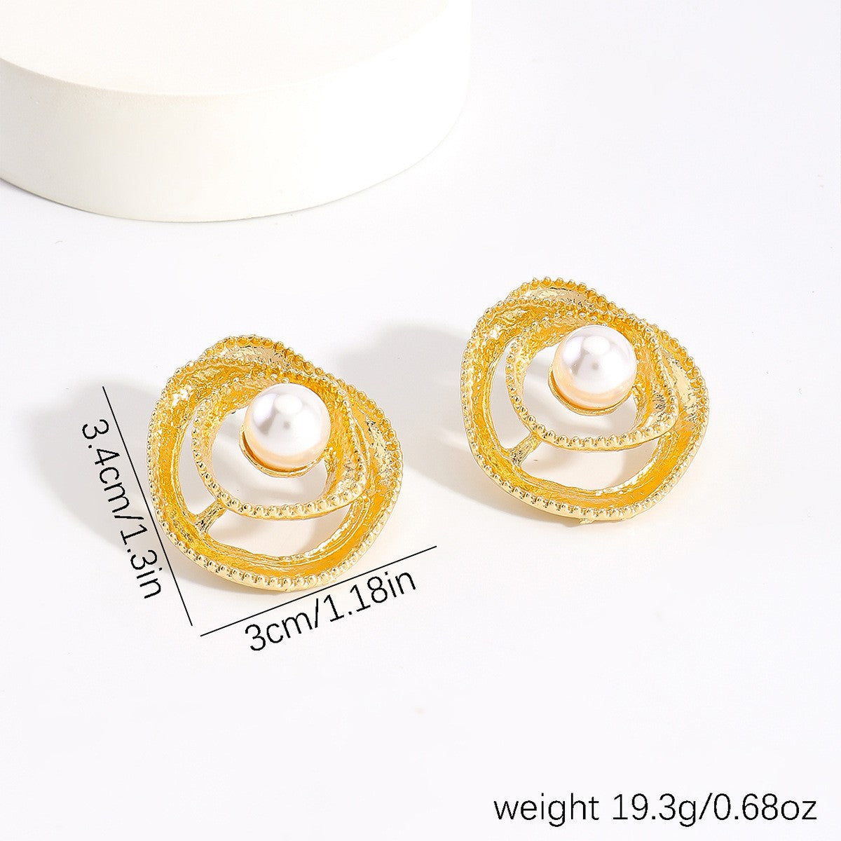Fish Pattern Alloy Necklace In Gold Featuring Braid Craftsmanship For Elegant Style