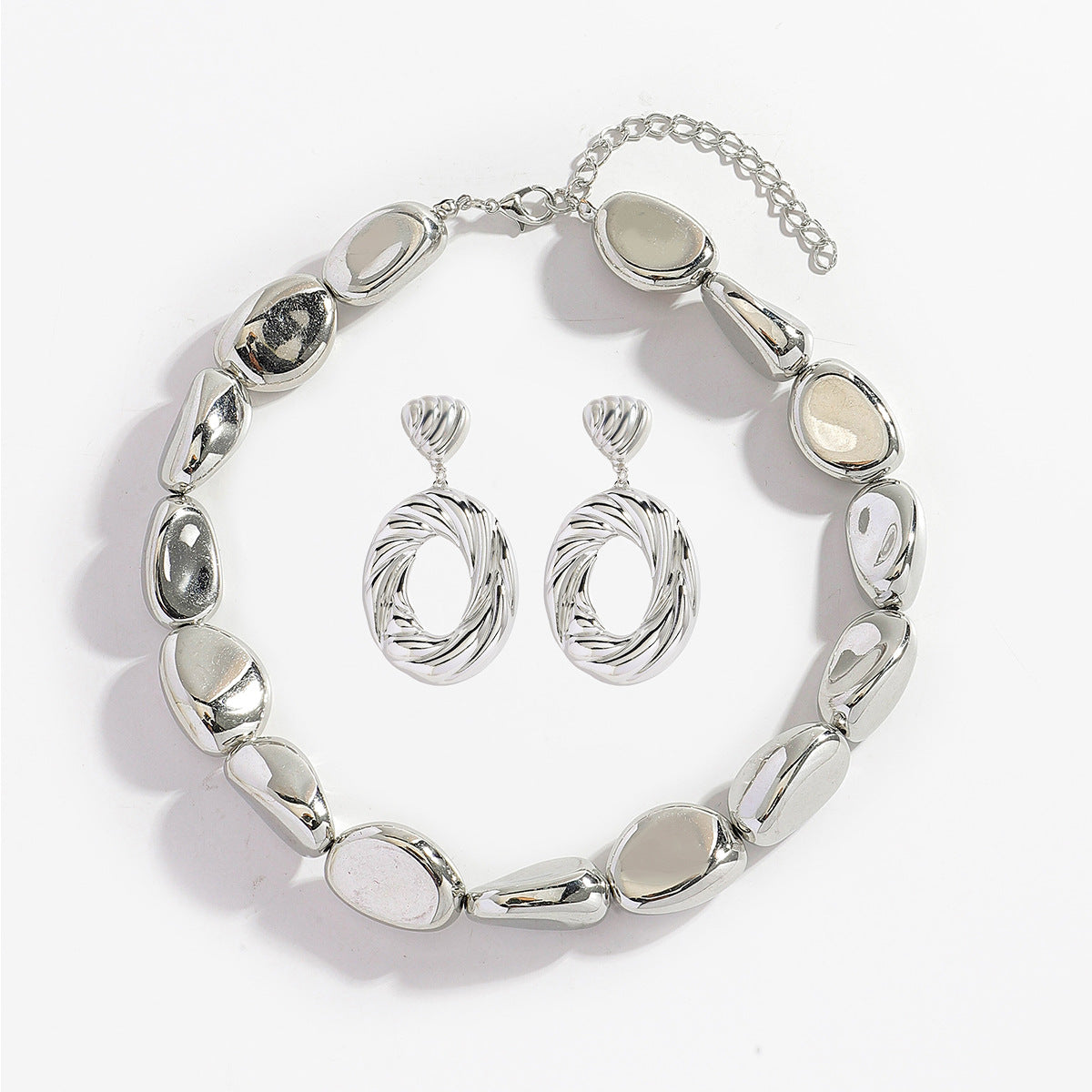 Fish Pattern Alloy Necklace In Gold Featuring Braid Craftsmanship For Elegant Style