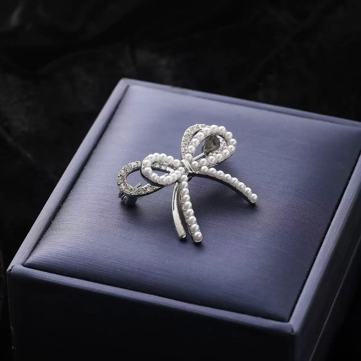 Pearl Bow Knot Brooch In Golden, Elegant Pearl Accent Chest Jewelry