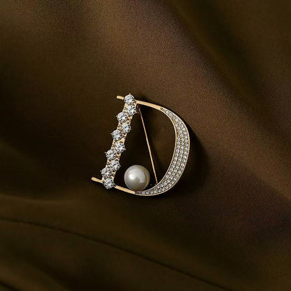 Letter Pattern Brooches With Artificial Gemstones In Alloy, Simple Style Brooches Available In Golden