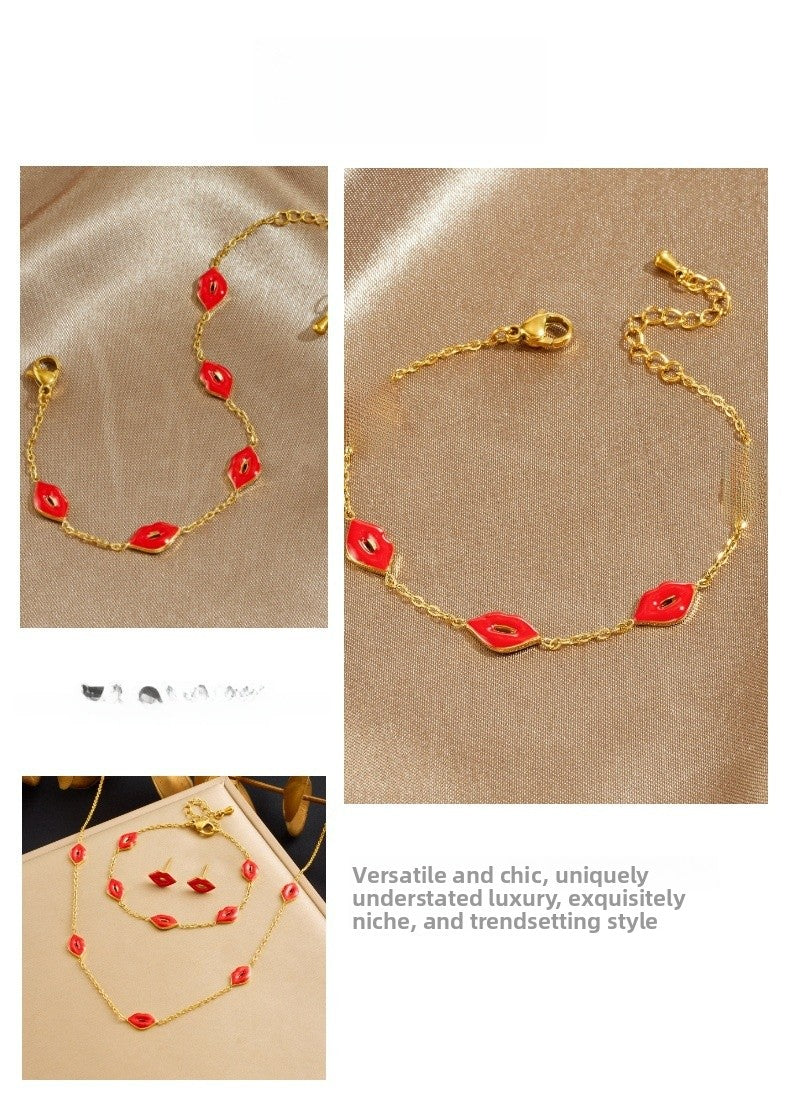 Golden Jewelry Set Featuring Lips Pattern, Stylish And Elegant Design For Special Occasions