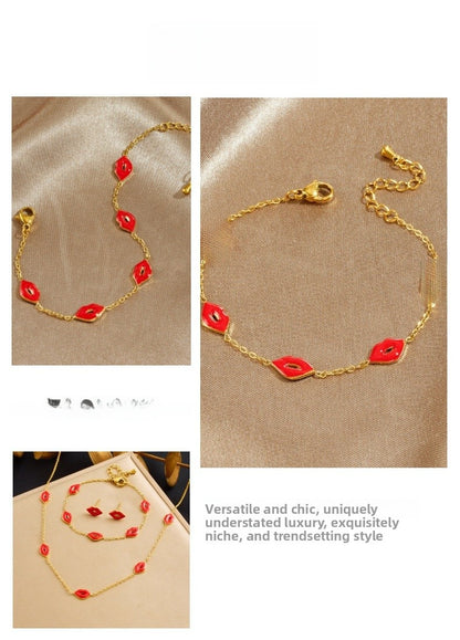 Golden Jewelry Set Featuring Lips Pattern, Stylish And Elegant Design For Special Occasions