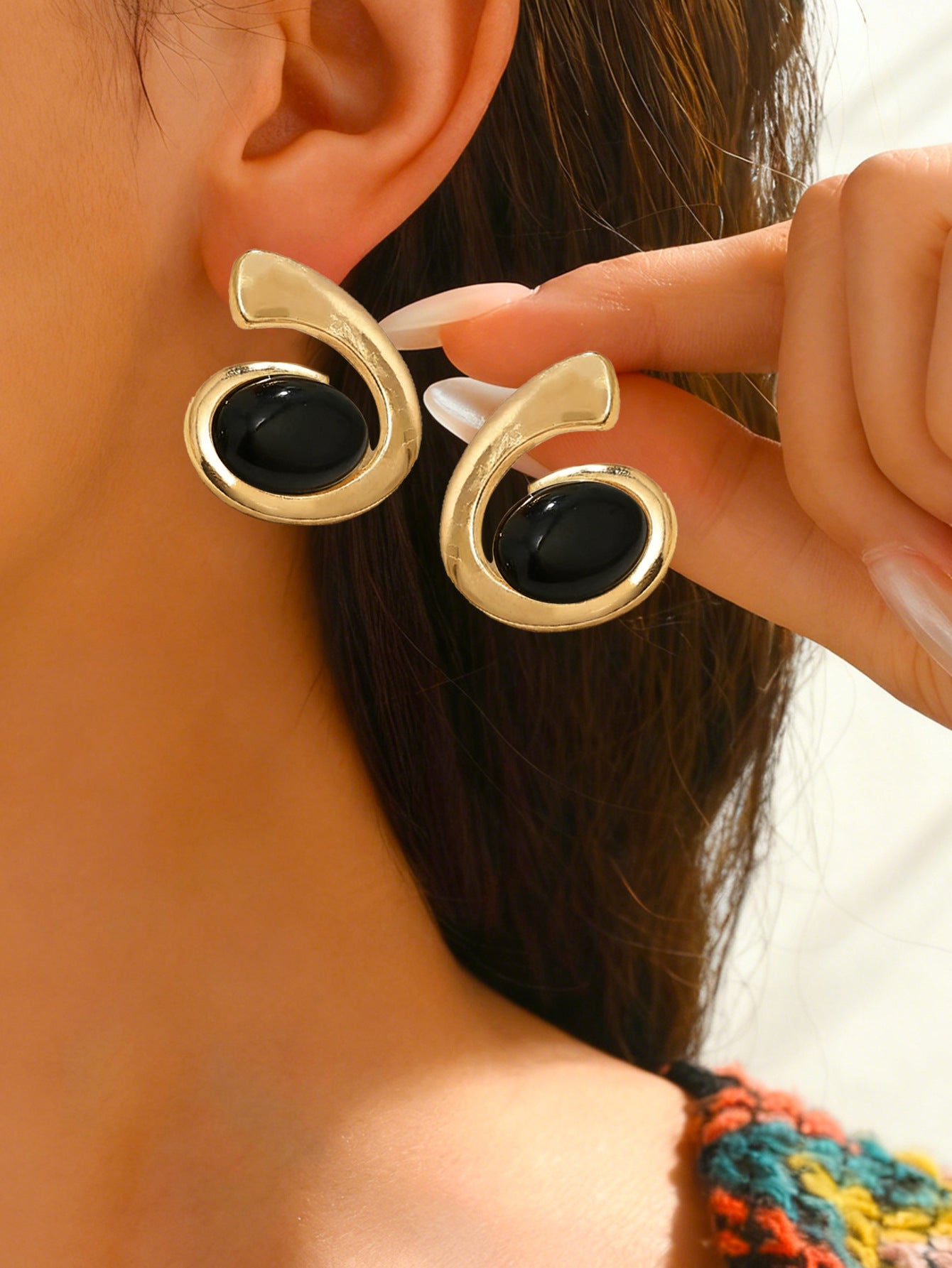 Spiral Stripe Stud Earrings For Women In Golden Alloy
