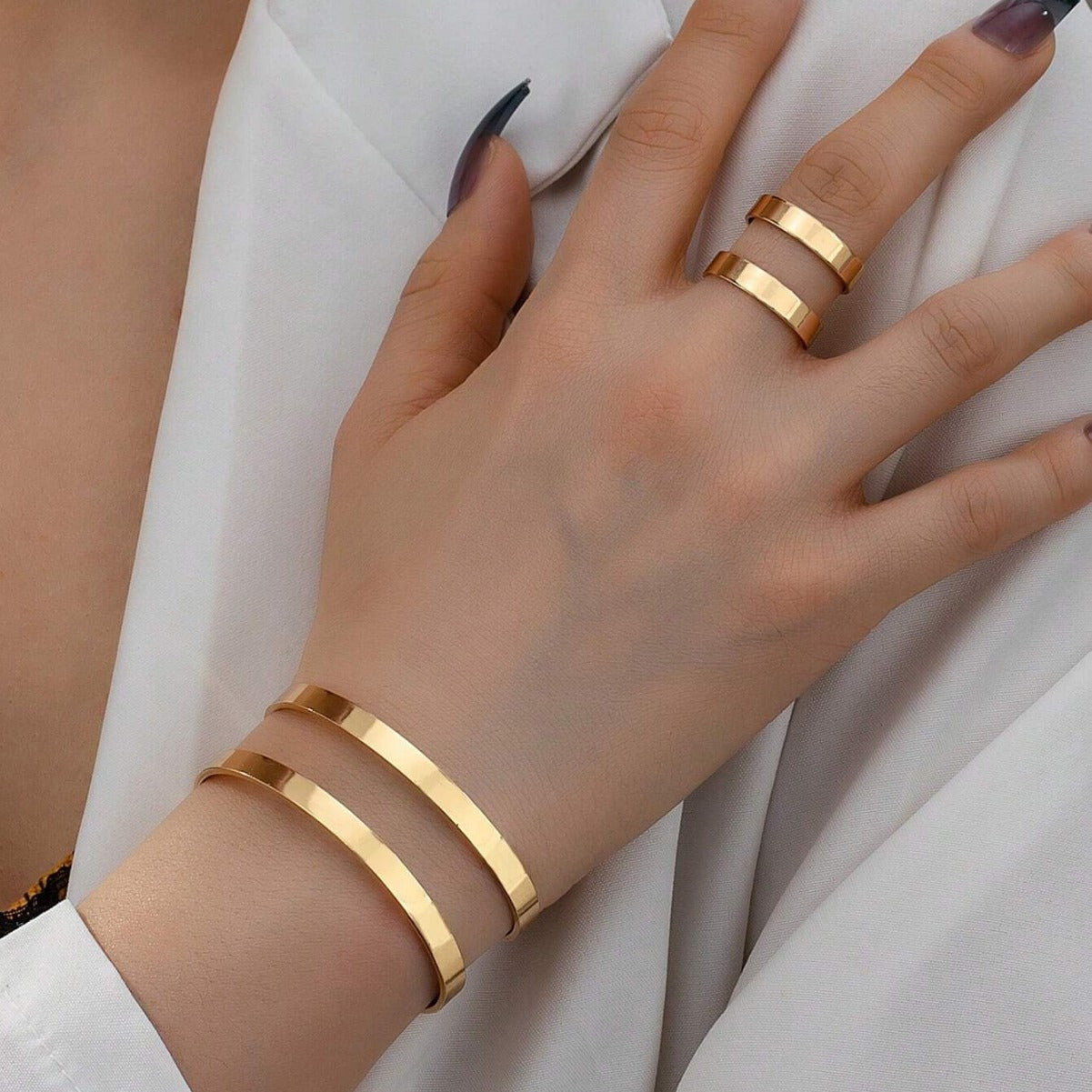 Golden Jewelry Set Featuring Metal Material For Elegant Wear