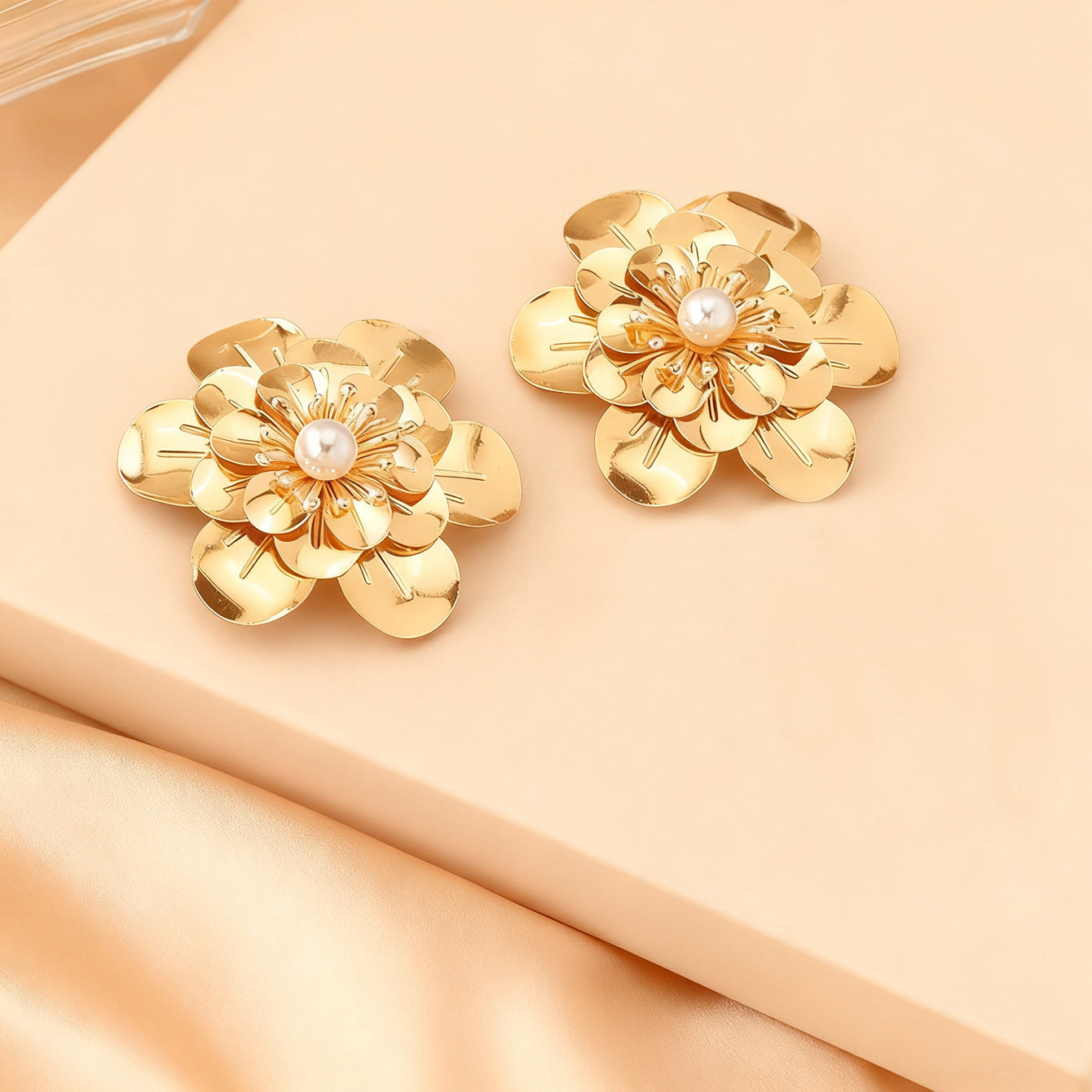 Flowers Stud Earrings For Women In Golden Alloy, Elegant Floral Design For Everyday Wear