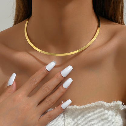 For Choker Featuring Golden Metal Design, Stylish And Elegant Accessory