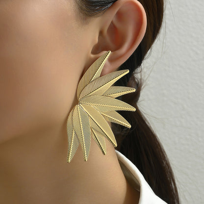 Retro Golden Metal Leaves Stud Earrings For Stylish Everyday Wear