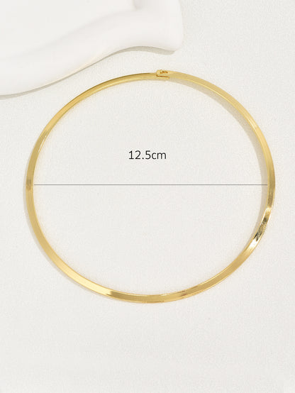For Choker Featuring Golden Metal Design, Stylish And Elegant Accessory