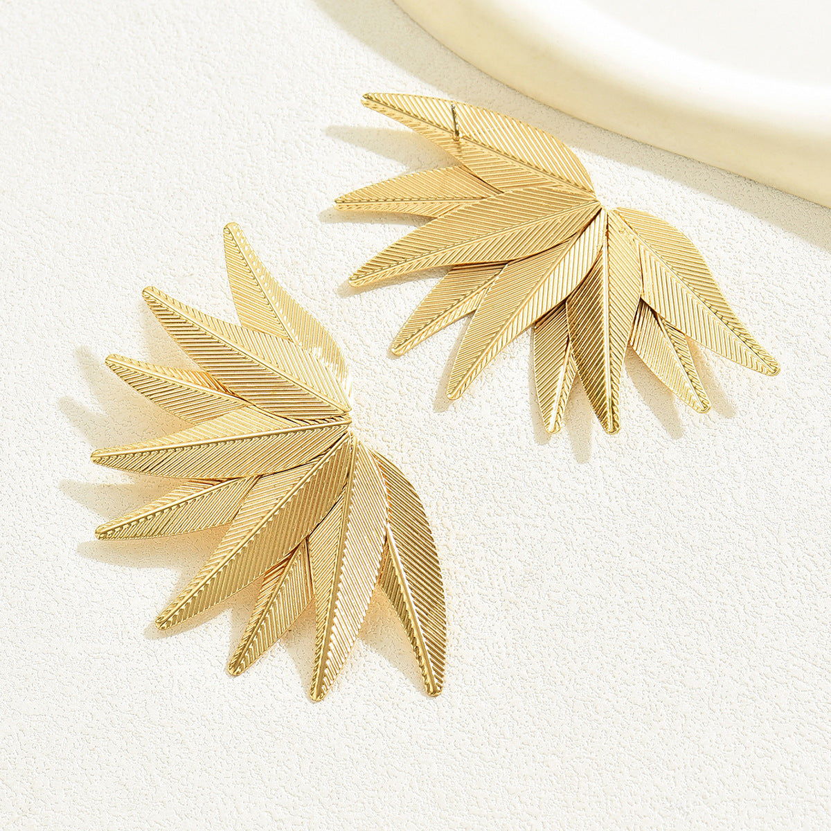 Retro Golden Metal Leaves Stud Earrings For Stylish Everyday Wear