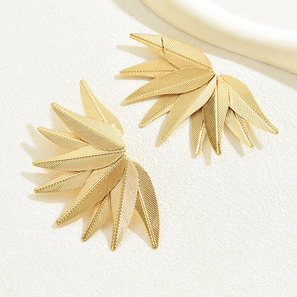 Retro Golden Metal Leaves Stud Earrings For Stylish Everyday Wear