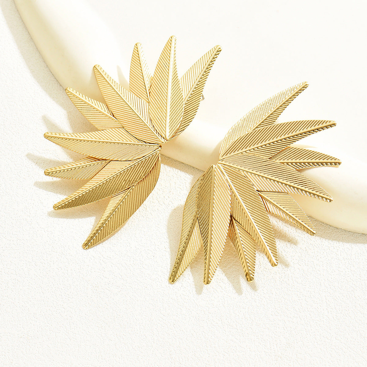 Retro Golden Metal Leaves Stud Earrings For Stylish Everyday Wear
