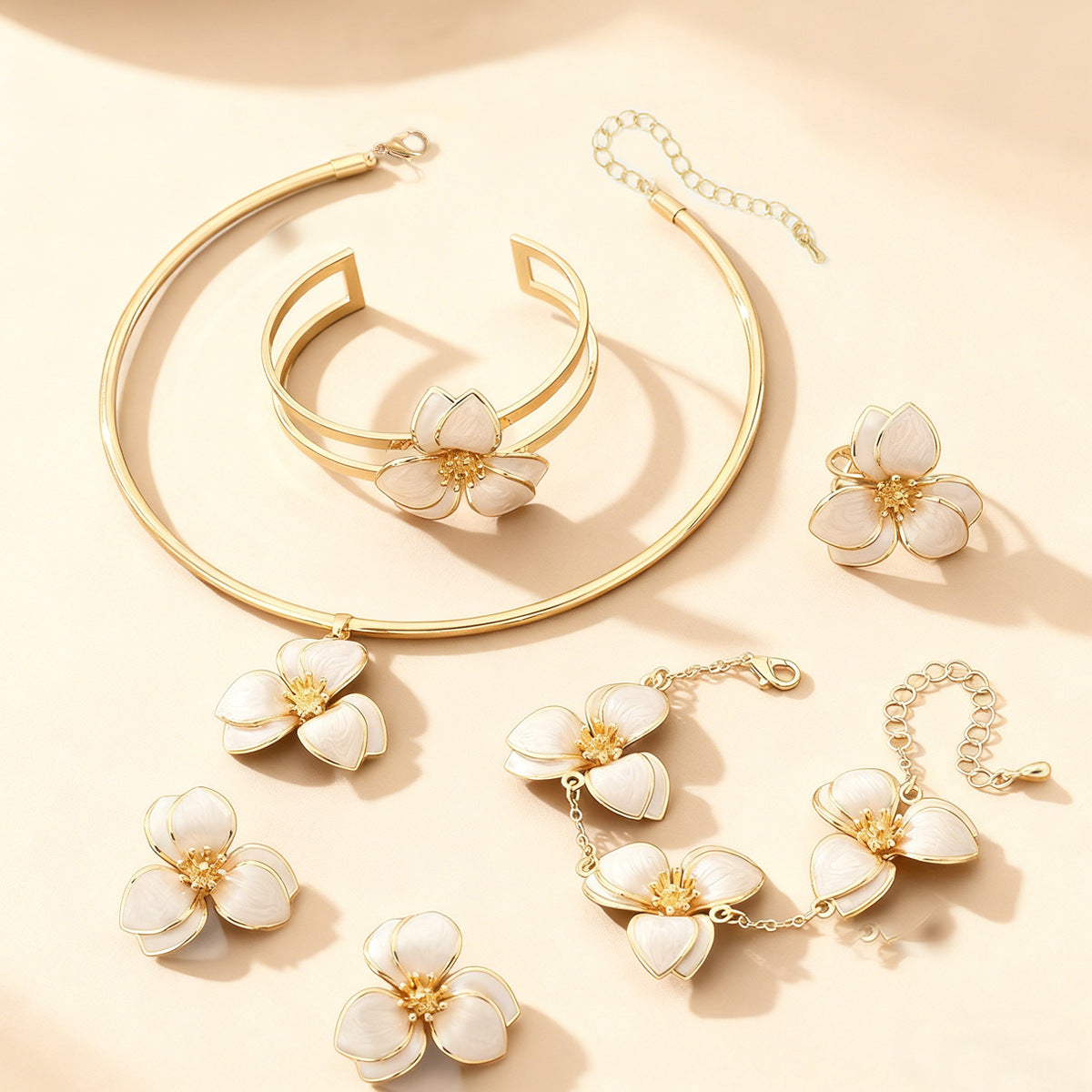 New Style Jewelry Set Featuring Flowers Pattern Made Of Durable Alloy