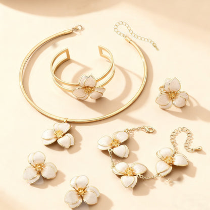 New Style Jewelry Set Featuring Flowers Pattern Made Of Durable Alloy