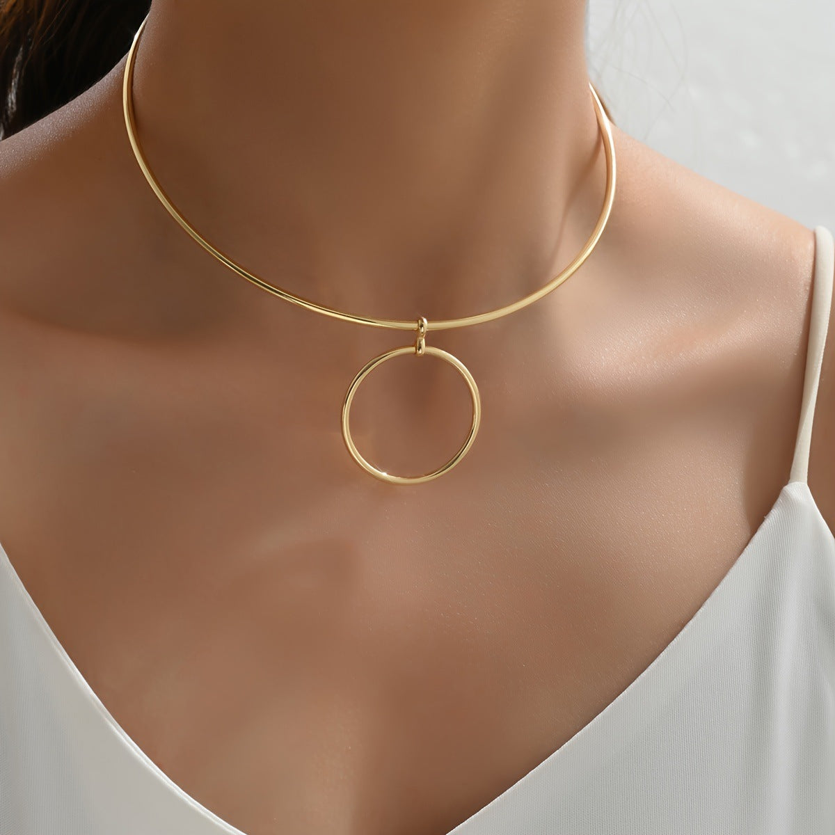 Round Golden Alloy Choker For Unisex Featuring Elegant Design
