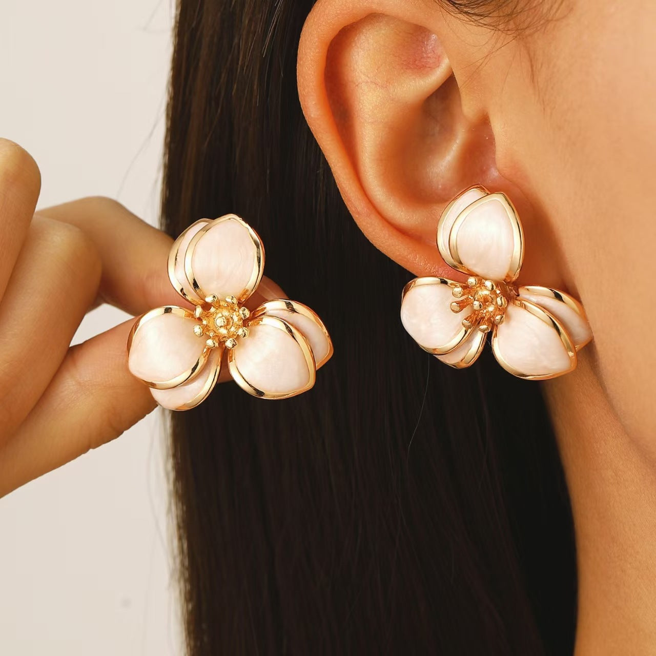 New Style Jewelry Set Featuring Flowers Pattern Made Of Durable Alloy