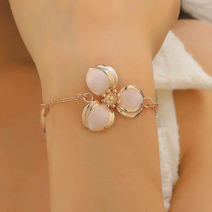 New Style Jewelry Set Featuring Flowers Pattern Made Of Durable Alloy