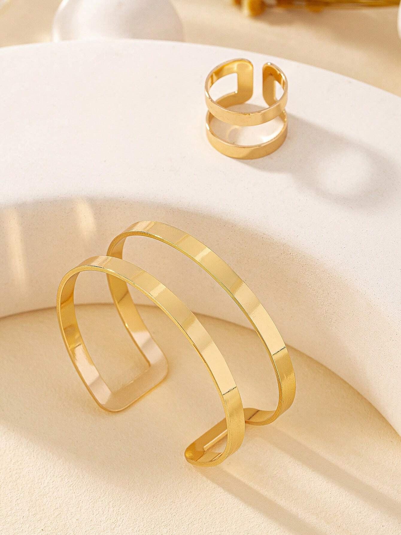 Golden Jewelry Set Featuring Metal Material For Elegant Wear