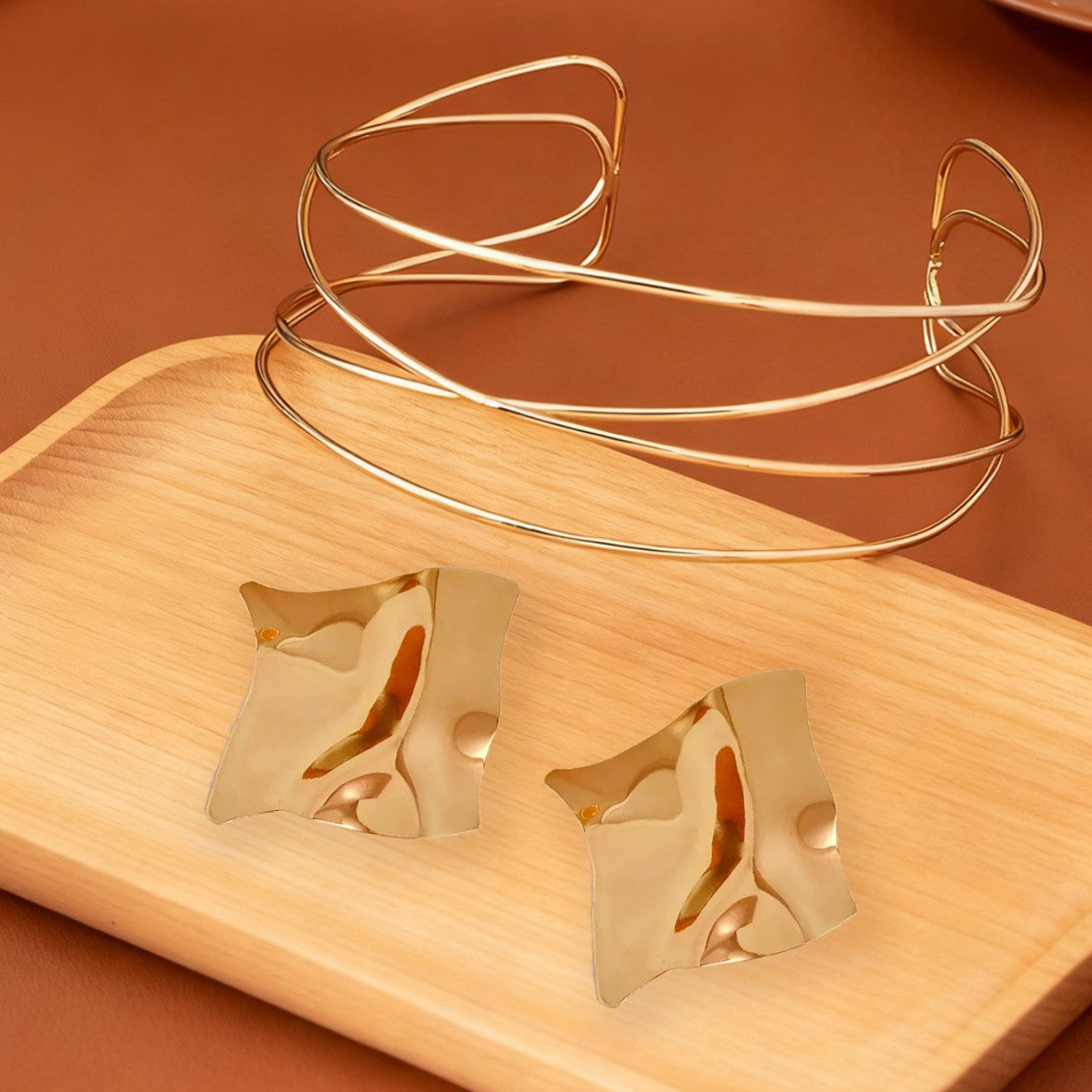 Retro Jewelry Set In Golden Featuring Geometric Pattern And Durable Alloy Material