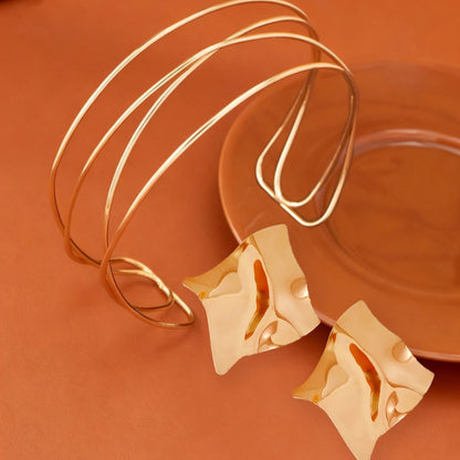 Retro Jewelry Set In Golden Featuring Geometric Pattern And Durable Alloy Material