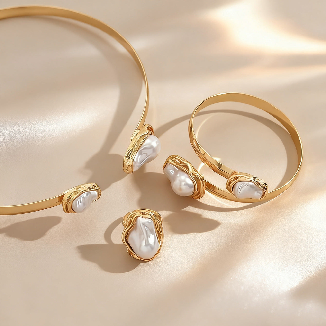 Baroque Style Alloy Bangle For Women Featuring Electroplated Gold Plating Process, 1 Set