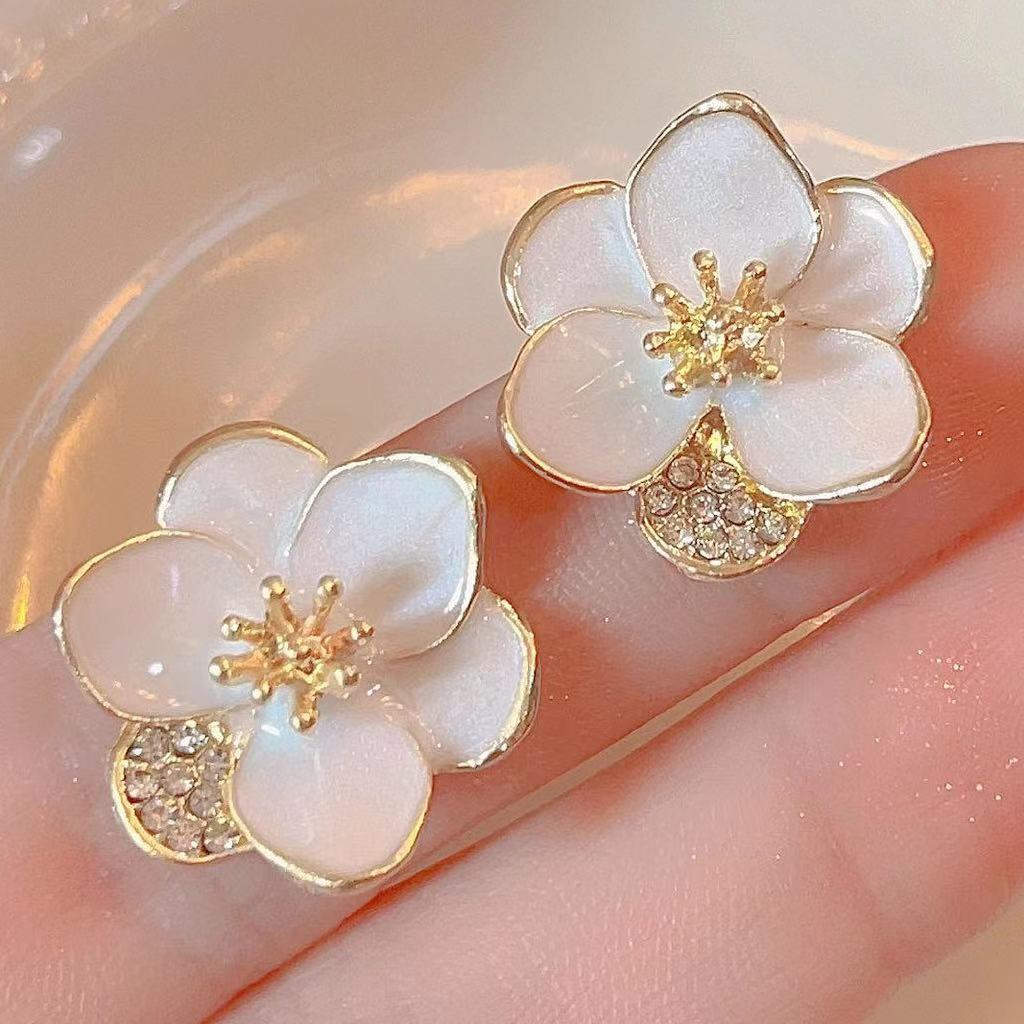 Petal Stud Earrings For Women In White Alloy, Elegant Floral Design Perfect For Everyday Wear