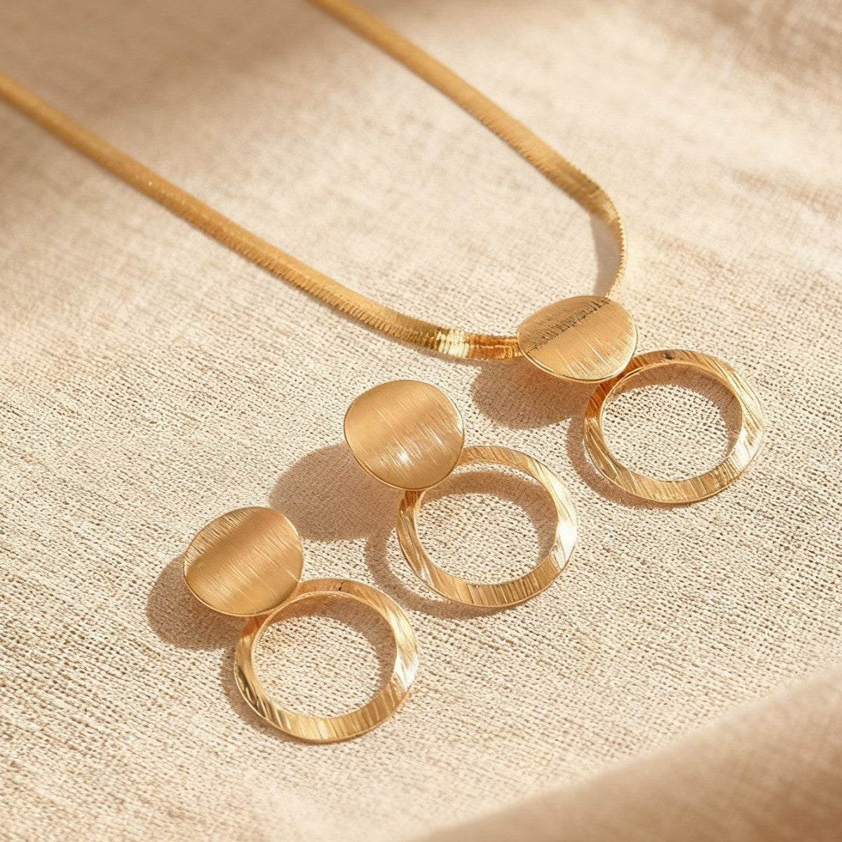 Golden Round Alloy Jewelry Set Featuring A Snake Chain, 1 Set