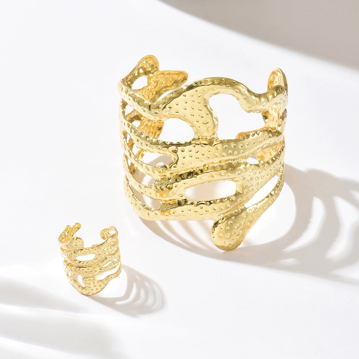 Golden Snake Pattern Alloy Jewelry Set For Unisex Featuring Elegant Design